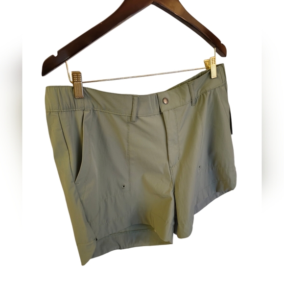NWT The American Outdoorsman Women's Performance Shorts Size XL Sage Green - Picture 3 of 17